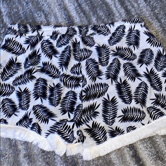 flowy shorts - Picture 2 of 2